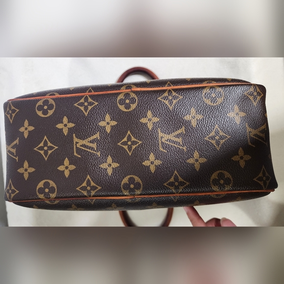 Louis Vuitton Trouville. Minor dryness on vachetta. Light signs of use handles. - Picture 10 of 14